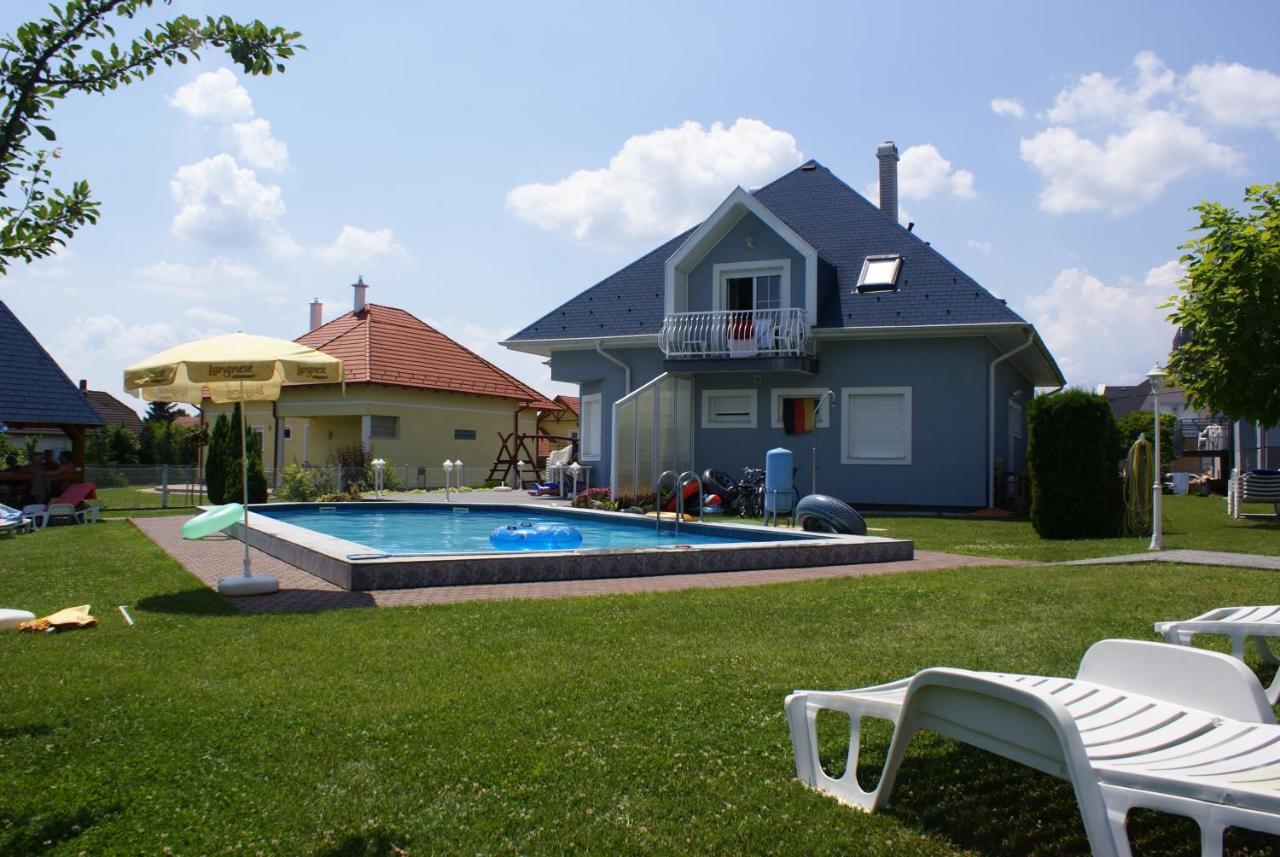 Kek Vendeghaz Family Resort Gyenesdiás Exterior foto
